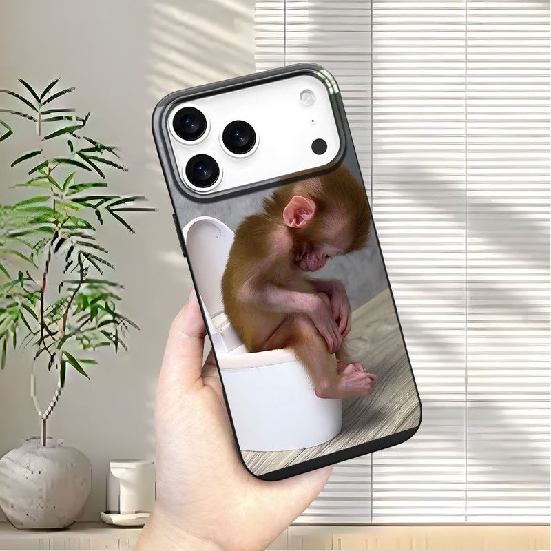 غطاء هاتف أسود كيوت بتصميم قرد الحمام الجديد المقاوم للتعرق بفتحة كبيرة لنمط مات متوافق مع iPhone XS Max هدية مناسبة للجنسين للأصدقاء - Image 1