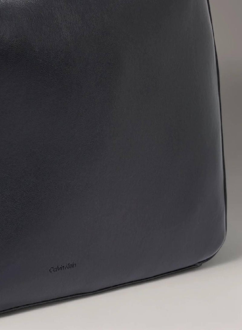 كالفن كلاين شنطة كتف - Image 4