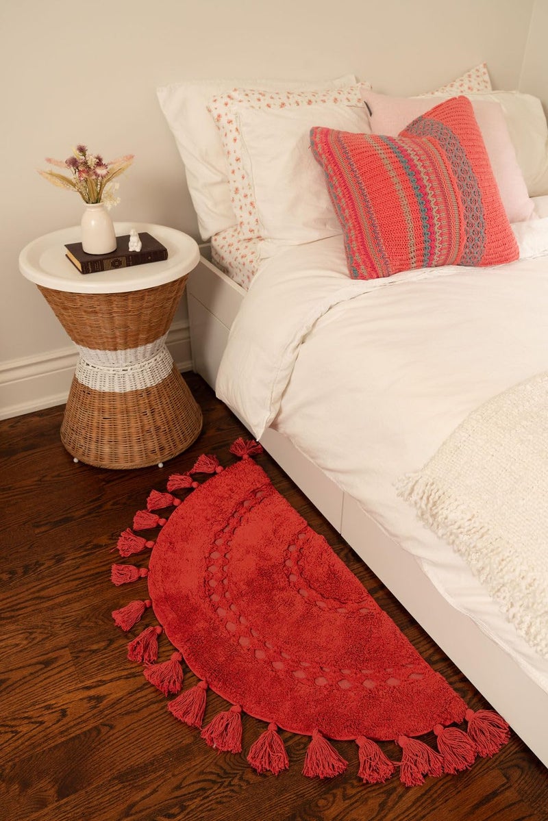 Bien Beau Half Circle Bumian Brugh Brug مع شرابات وكروشيت إدراج -100 ٪ من القطن -نصف جولة Boho Budroom Brug -Red Paprika 42x22 Inches - Image 1