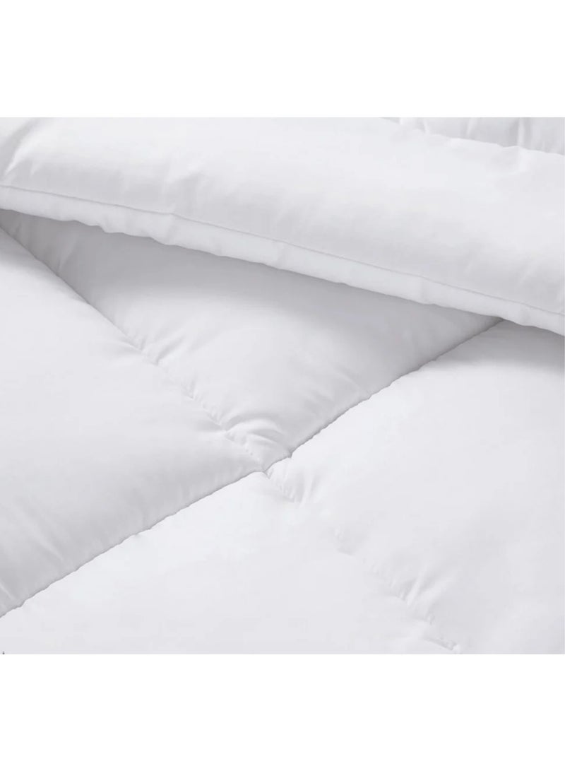 High-quality double hotel duvet filling made of microfiber. Get a peaceful night's sleep with the luxurious white duvet filling with superior softness for lasting comfort. 240*160 cm - Image 5
