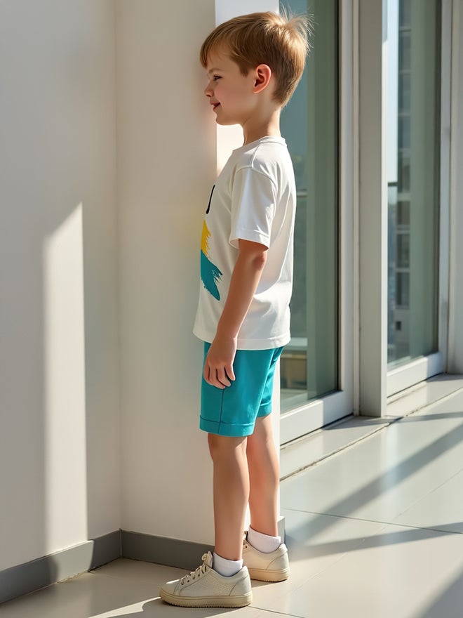 تايك تو طقم تي شيرت وشورت بطبعات جرافيك للأطفال من تيك تو (قطعتين) - Image 4