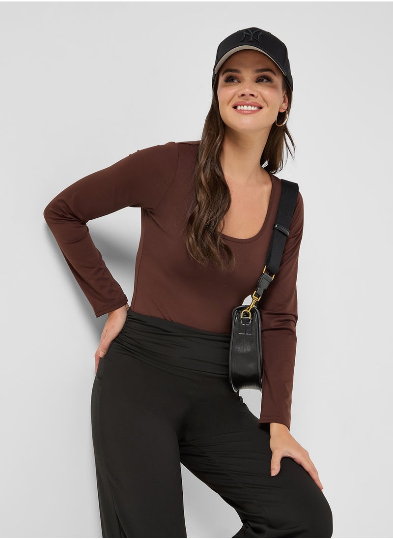 Ginger Basics - Long Sleeves Scoop Neck Fitted Bodysuit - Image 1