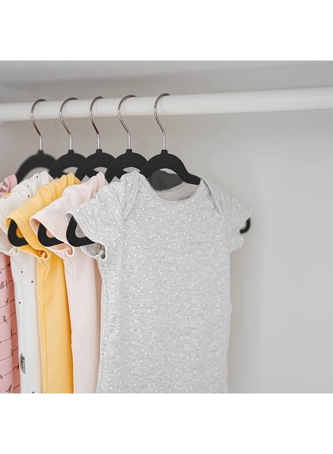 Red Dot Gift مجموعة هدايا ريد دوت® 10-حزمة شماعات مخملية للأطفال - شماعات ملابس حضانة غير قابلة للانزلاق للأطفال، خطاف دوار كروم 360 (أسود، 35 سم) - Image 4