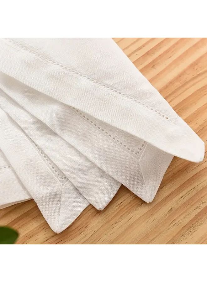 مناديل بيضاء 4 قطع 17.72 × 17.72 بوصة قطن بتصميم الورقة الذهبية لديكور حفلات الزفاف والمطاعم - Image 3