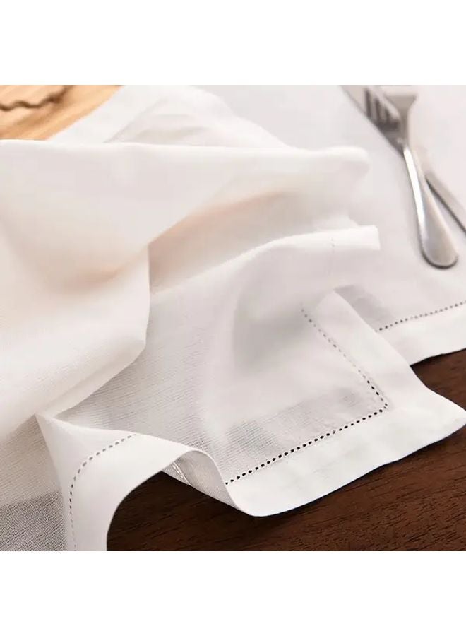 مناديل بيضاء 4 قطع 17.72 × 17.72 بوصة قطن بتصميم الورقة الذهبية لديكور حفلات الزفاف والمطاعم - Image 5