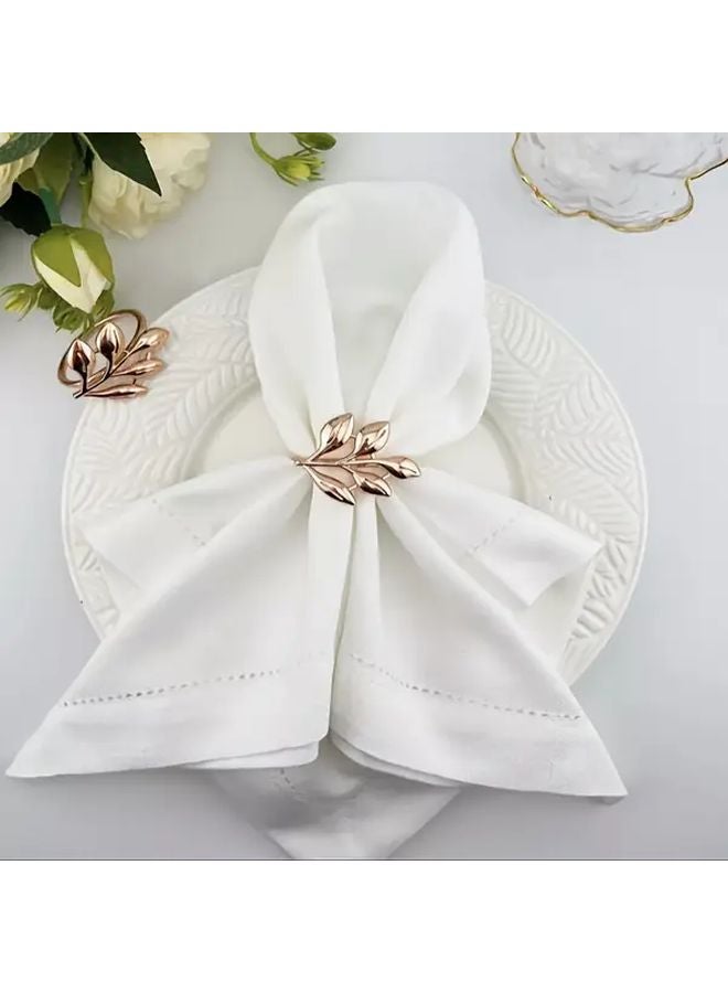 مناديل بيضاء 4 قطع 17.72 × 17.72 بوصة قطن بتصميم الورقة الذهبية لديكور حفلات الزفاف والمطاعم - Image 2