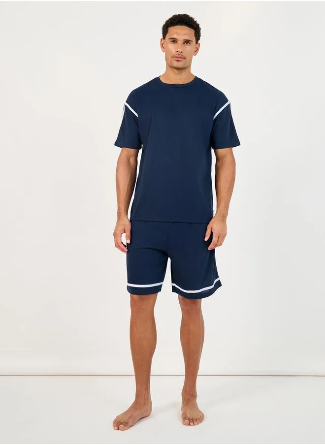 ستايلي Contrast Tape Short Sleeve T-Shirt and Shorts Set