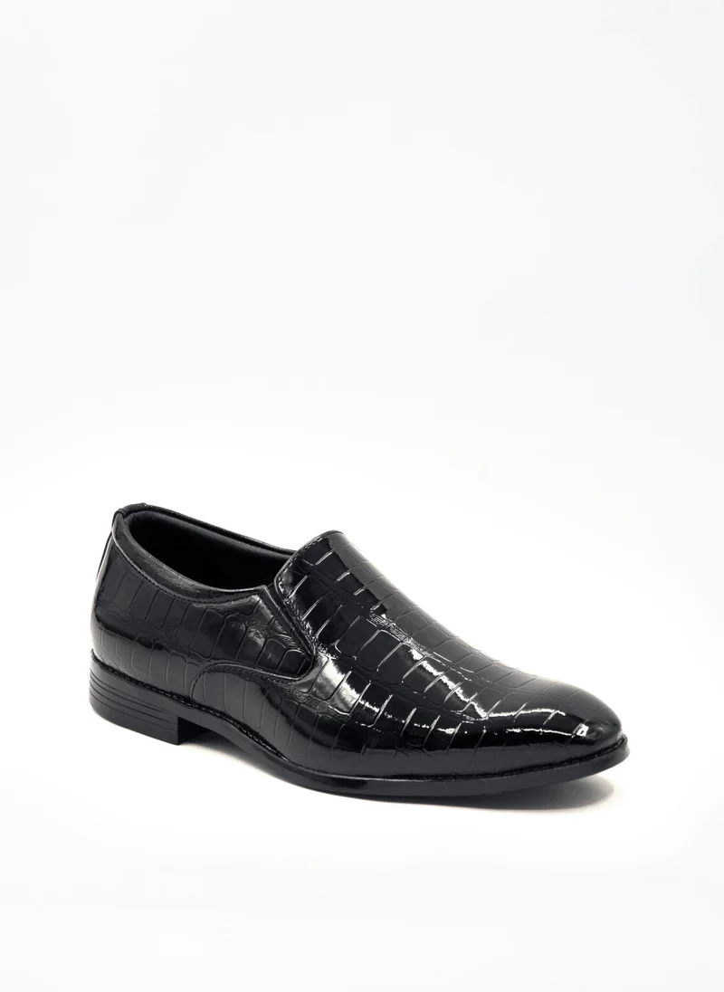 جيومني قم بترقية أسلوبك مع هذا الحذاء الرسمي الخالد للرجال. مصنوعة بتصميم أنيق ولمسة نهائية مصقولة ، وهي مثالية للملابس المكتبية واجتماعات العمل والحفلات والمناسبات الخاصة. يضمن الإغلاق الكلاسيكي المزين بالأربطة ملاءمة آمنة ، بينما يوفر النعل الداخلي المبطن راحة دائمة طوال اليوم. ارتديه مع بدلات أو بنطلون رسمي أو ملابس شبه رسمية للحصول على مظهر حاد ومتطور.