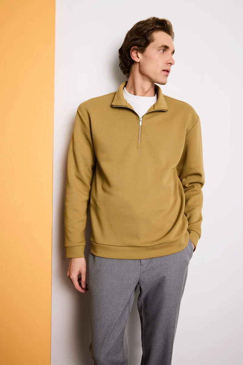 ديفاكتو Regular Fit Long Sleeve Sweatshirt