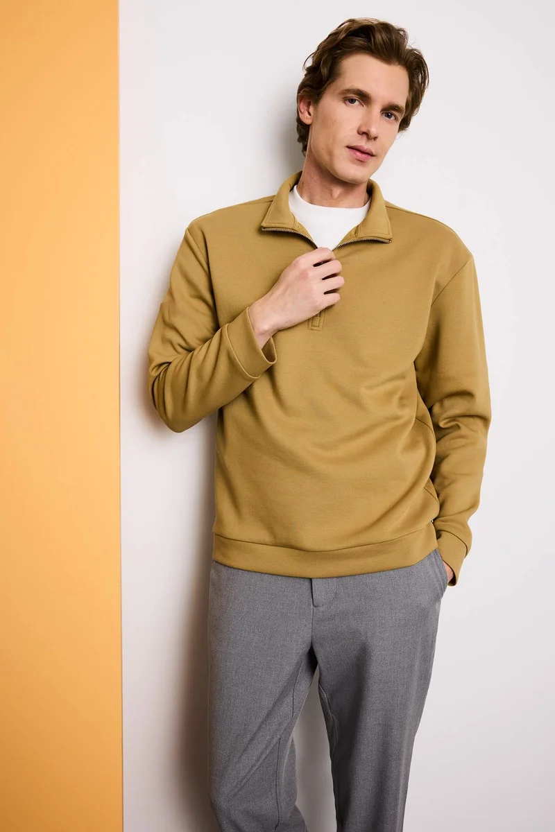 ديفاكتو Regular Fit Long Sleeve Sweatshirt