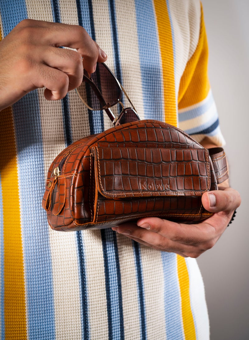 موتيفيا شنطة يد جلد للرجال ، تأتي بها جيب أساسية بسحاب وجيب أمامي كبسون،شنطه يد رجاليه جلد طبيعى ،أنيقة ومتينة وتصميم متعدد الإستخدام - Image 3