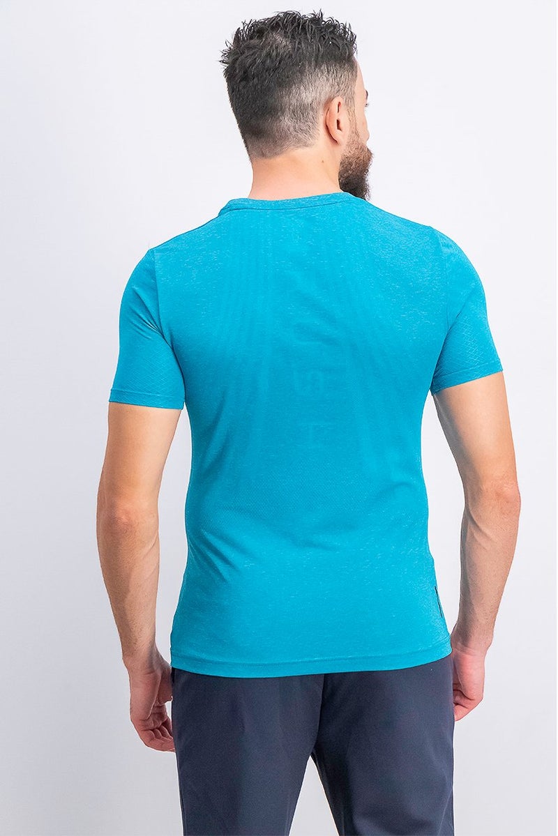 UNDER ARMOUR تي شيرت رياضي للرجال بتصميم مريح للتدريب على القوة، أزرق سماوي - Image 4