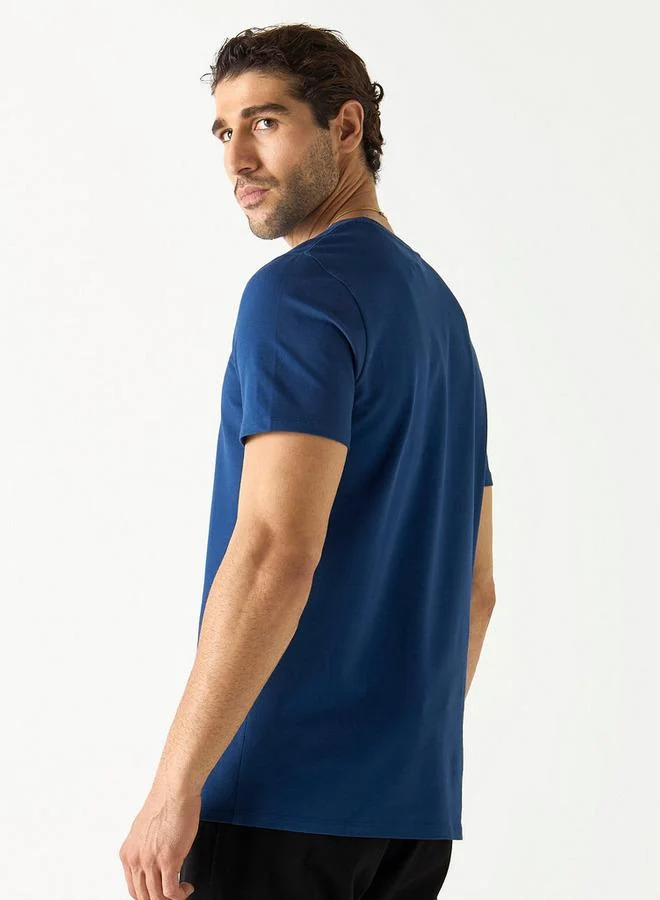 Iconic Iconic Slogan Print Crew Neck T-shirt with Short Sleeves