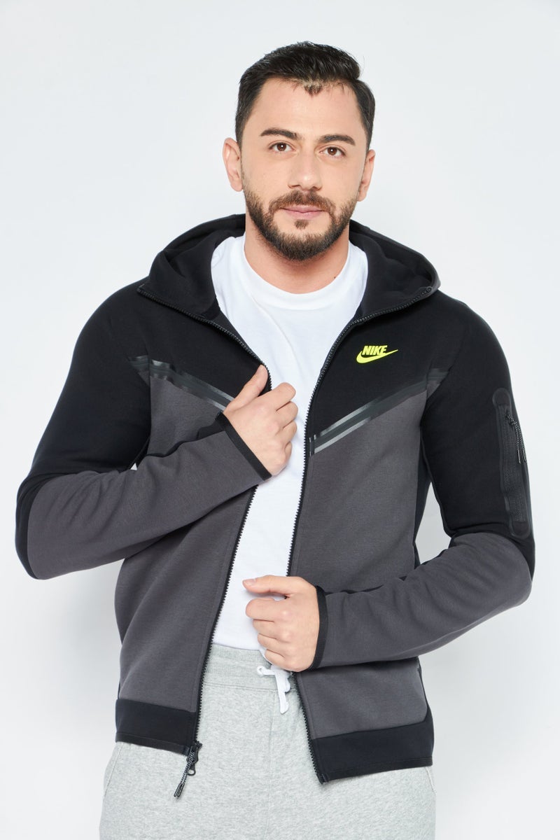 Nike سويت شيرت رياضي للرجال بأكمام طويلة وقبعة، أسود/رمادي - Image 1