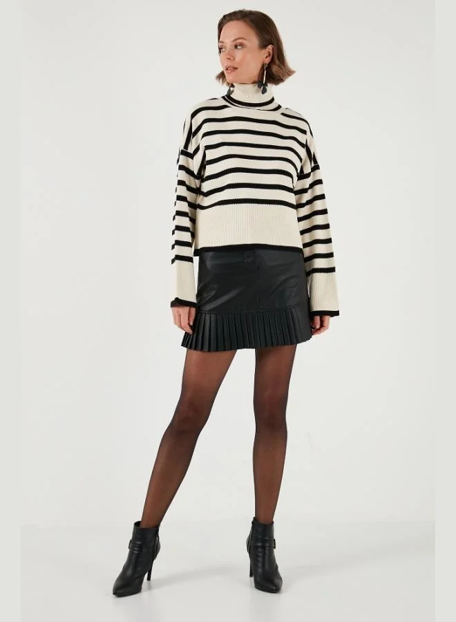 ليلا ليلا سترة صوفية محبوكة مخططة بياقة عالية من الأكريليك للنساء