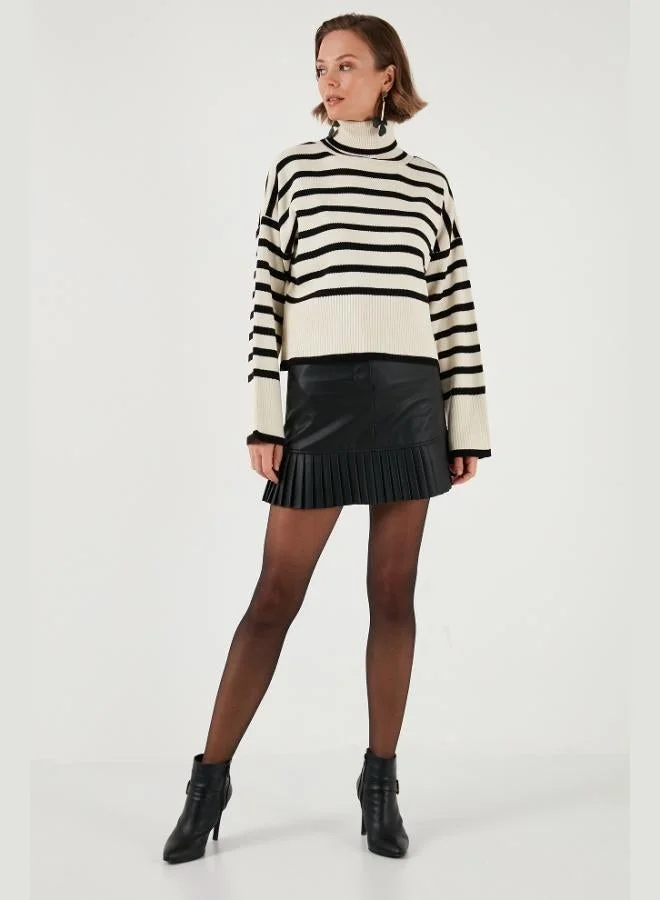 ليلا ليلا سترة صوفية محبوكة مخططة بياقة عالية من الأكريليك للنساء