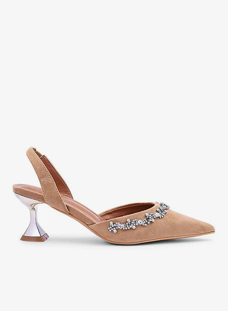 كابلي أحذية كعب عصرية ترفع من مستوى أي إطلالة.