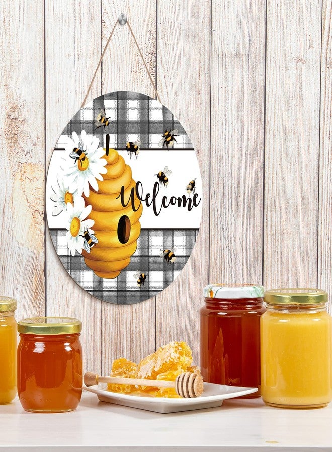 وولاين لافتة ترحيبية خشبية معلقة بنقشة مربعات ريفية وزهرة الأقحوان، مثالية لتزيين باب المنزل الأمامي أو كديكور ريفي أنيق. مناسبة لفصلي الربيع والصيف، واليوم العالمي للنحل، وللمنازل والمكاتب والمقاهي والمنازل الريفية. - Image 4