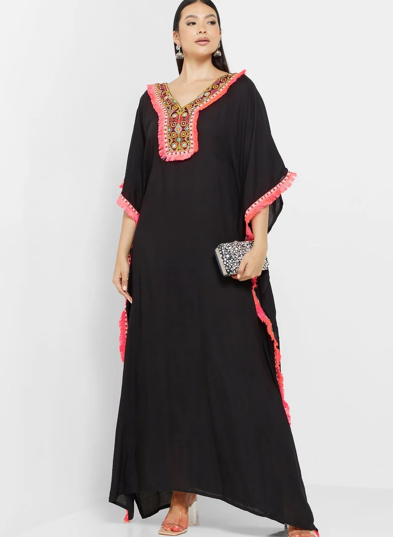 ARABIAN CLOSET Embroidered Flared Sleeve Kaftan