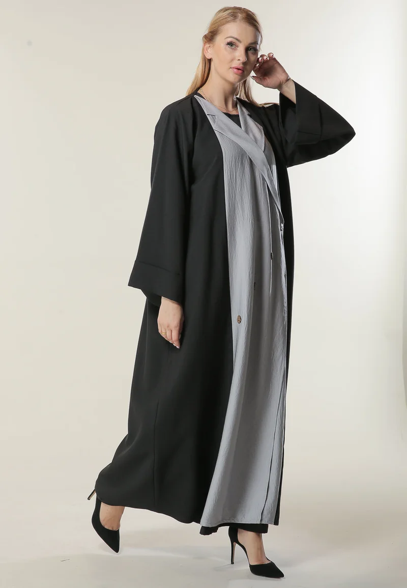 Moistreet Button Detailed Abaya