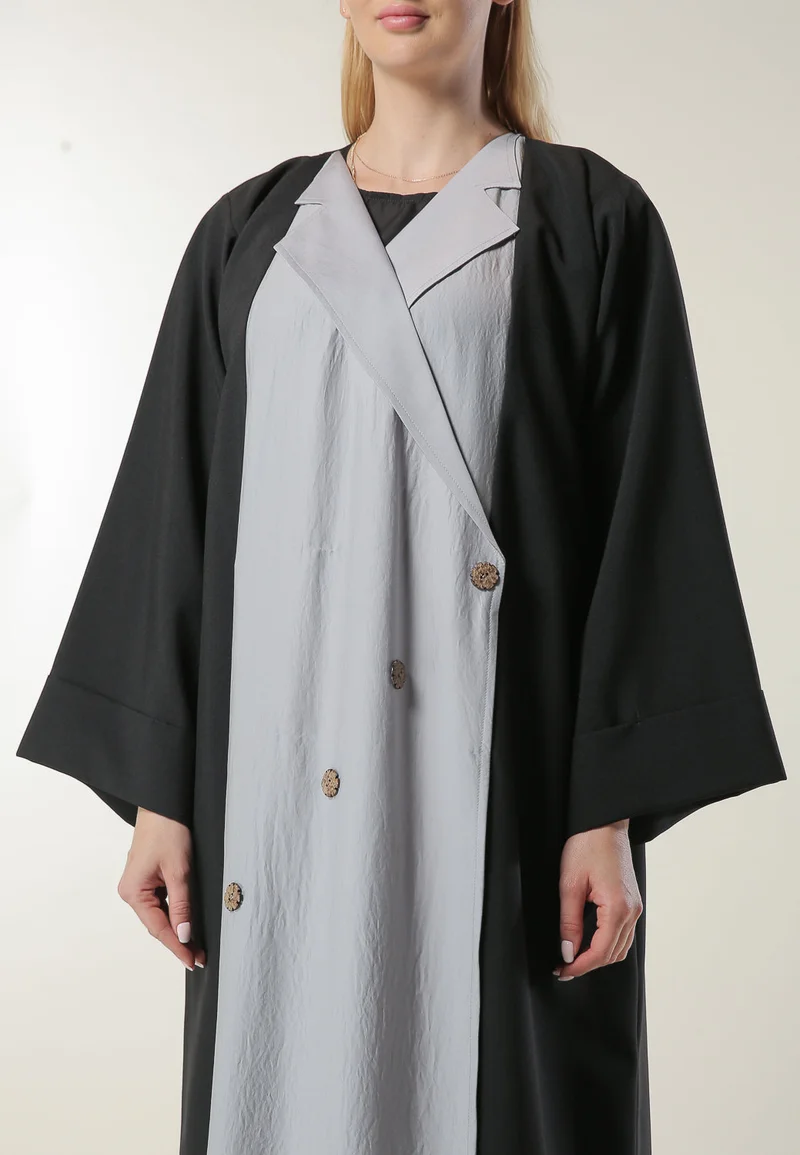 Moistreet Button Detailed Abaya