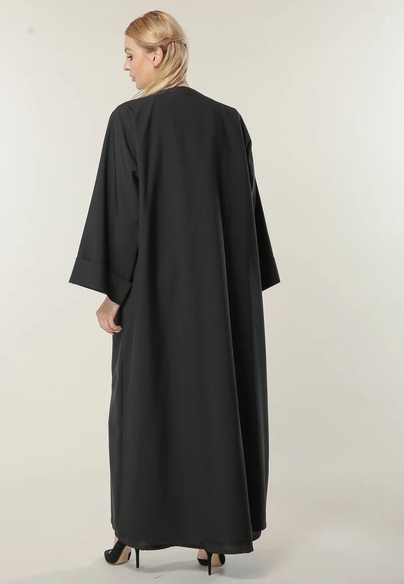 Moistreet Button Detailed Abaya