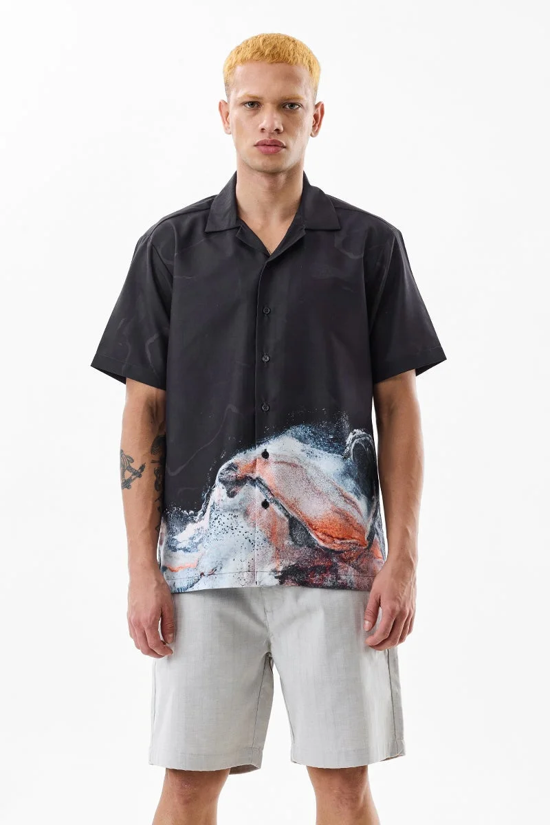 سنيتش قميص أسود بقصة صندوقية بتصميم تجريدي