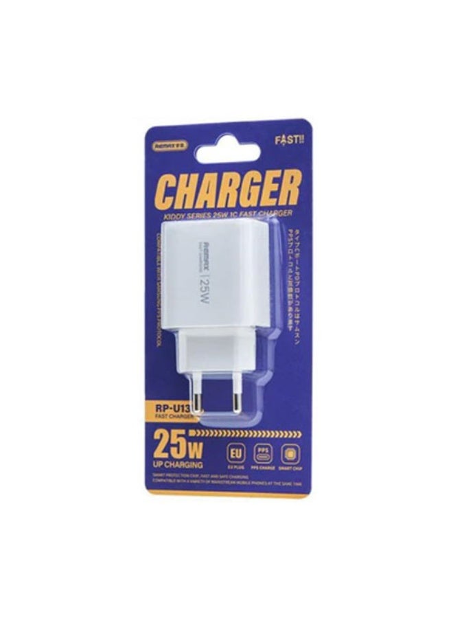 ريماكس PD 25W شحن سريع وآمن باللون الأبيض، يشحن جميع الأجهزة من النوع C، صغيرة وسهلة الحمل - Image 3