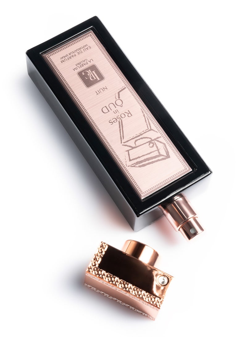 لا بارفوم جاليريا "عطر روزس إن عود نويت أو دو برفيوم | ليلة من الأناقة محبوسة في زجاجة | عطر للجنسين بنغمات عميقة من العود والورد | فخامة تدوم طويلاً في 100 مل" - Image 3