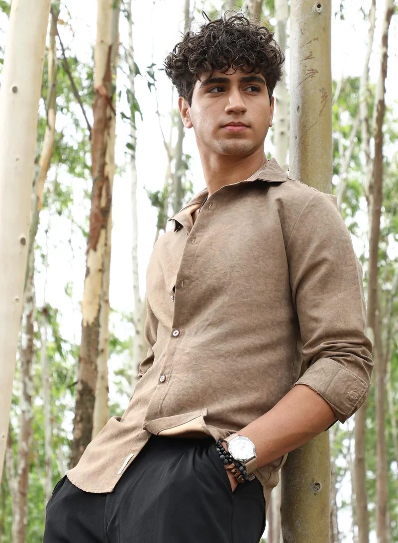 كامبوس سوترا Campus Sutra Men's Sand Beige Grazed-Fade Imprint Shirt | Spread Collar , Long Sleeve Cuffed Sleeves , Button Closure | Solid  | Cotton-Blend Shirt For Casual Wear