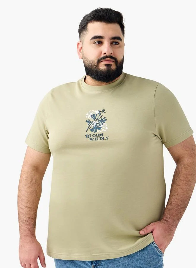 Plus Size Typographic Print T-shirt with Crew Neck and Short Sleeves