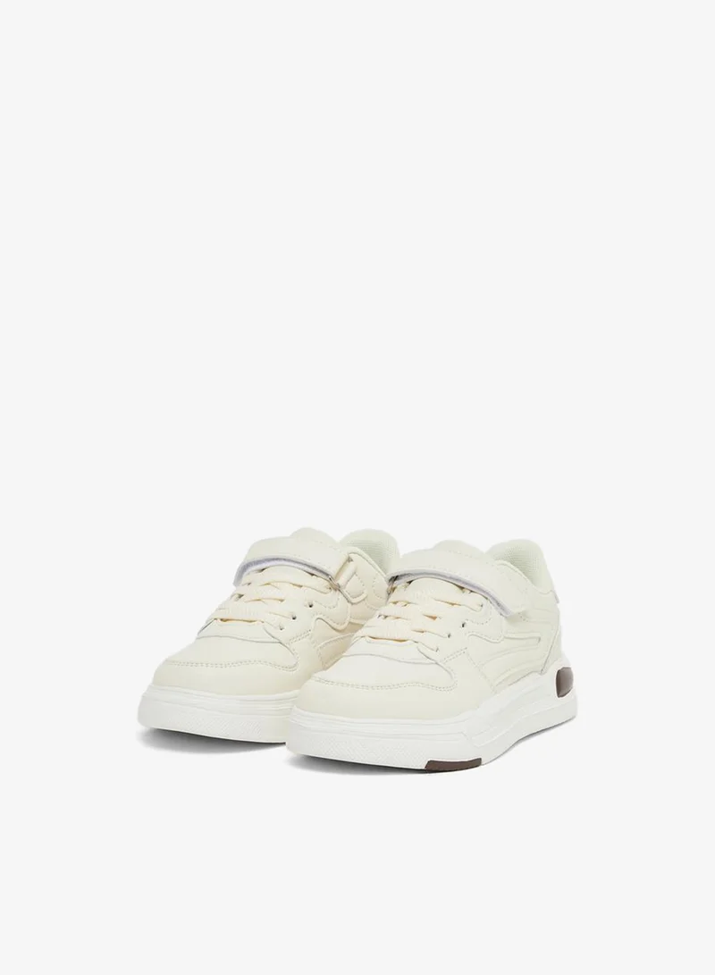 ستايلي اكتيف سنيكرز بألواح وإغلاق بشريط لاصق