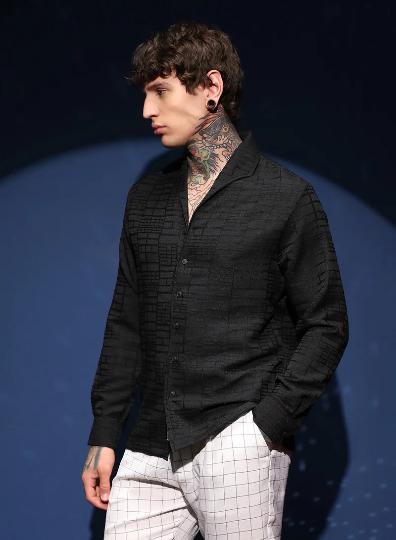 Campus Sutra Men's Onyx Black Linear-Tactile Shirt For Casual Wear | Spread Collar | Long Cuffed Sleeves | Button Closure | Shirt Crafted With Comfort Fit For Everyday Wear