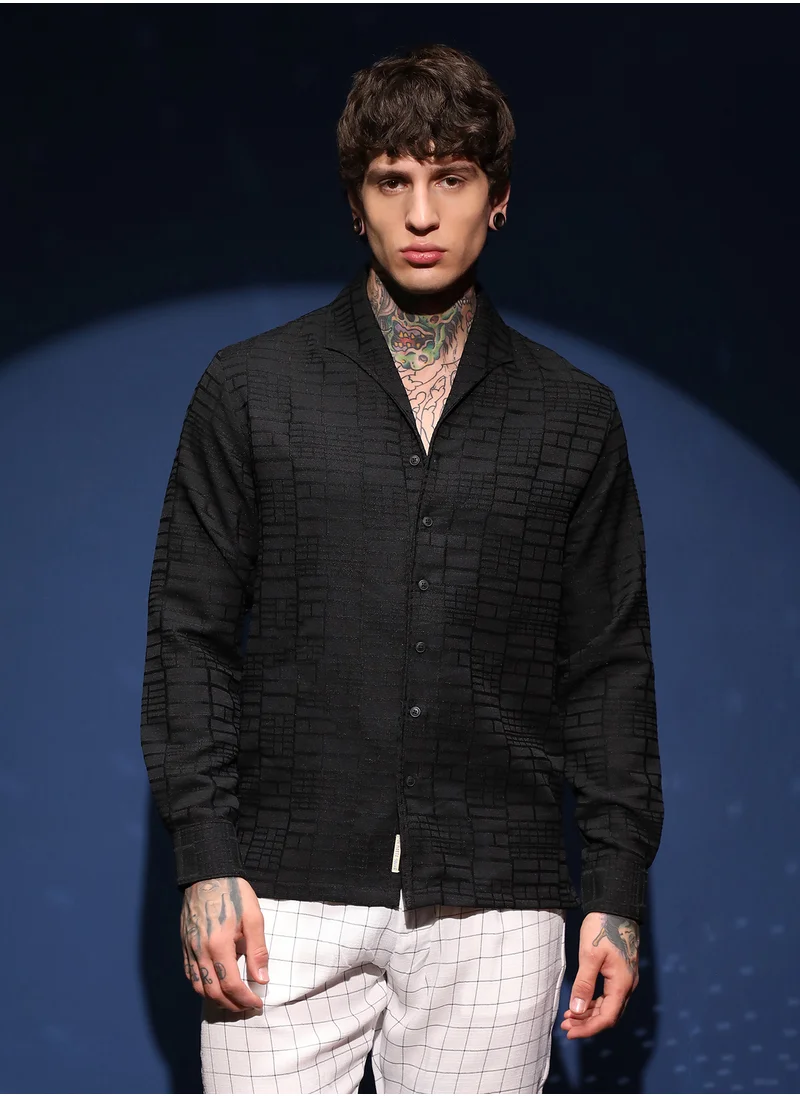 كامبوس سوترا Men's Onyx Black Linear-Tactile Shirt For Casual Wear | Spread Collar | Long Cuffed Sleeves | Button Closure | Shirt Crafted With Comfort Fit For Everyday Wear
