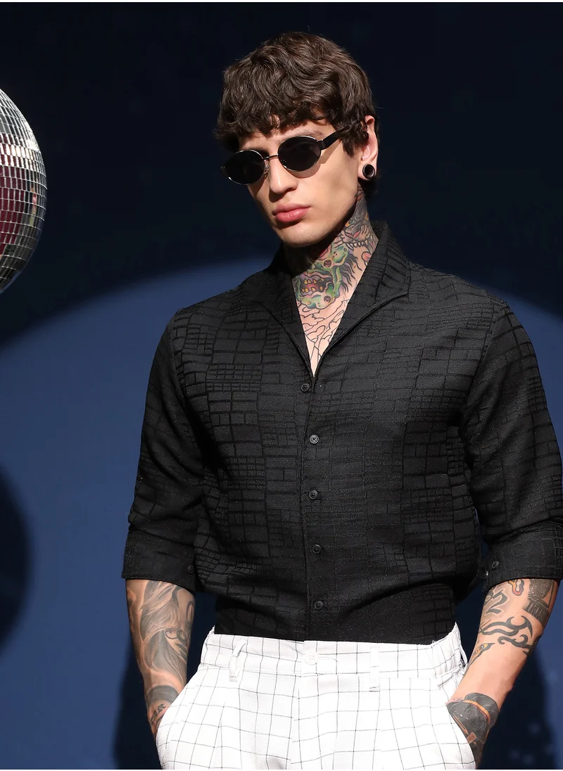 كامبوس سوترا Men's Onyx Black Linear-Tactile Shirt For Casual Wear | Spread Collar | Long Cuffed Sleeves | Button Closure | Shirt Crafted With Comfort Fit For Everyday Wear