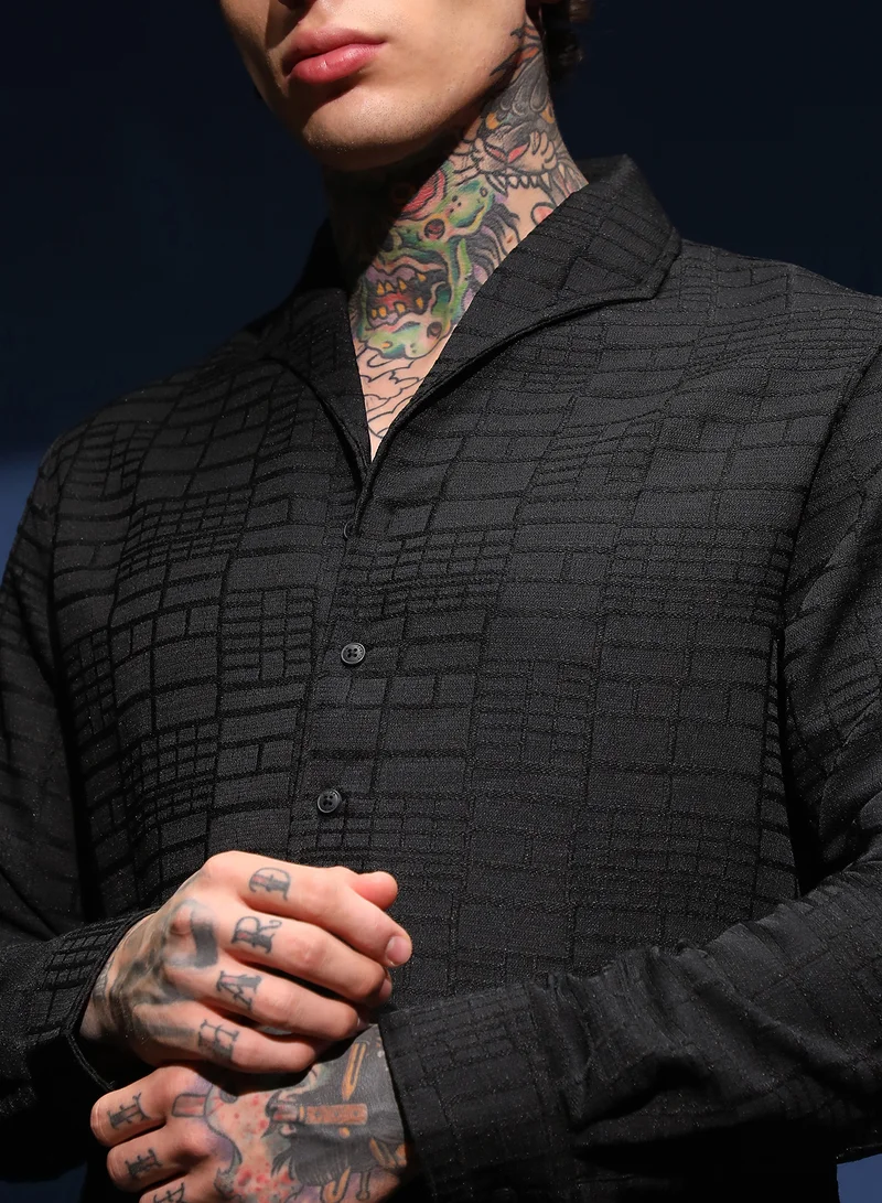 Campus Sutra Men's Onyx Black Linear-Tactile Shirt For Casual Wear | Spread Collar | Long Cuffed Sleeves | Button Closure | Shirt Crafted With Comfort Fit For Everyday Wear