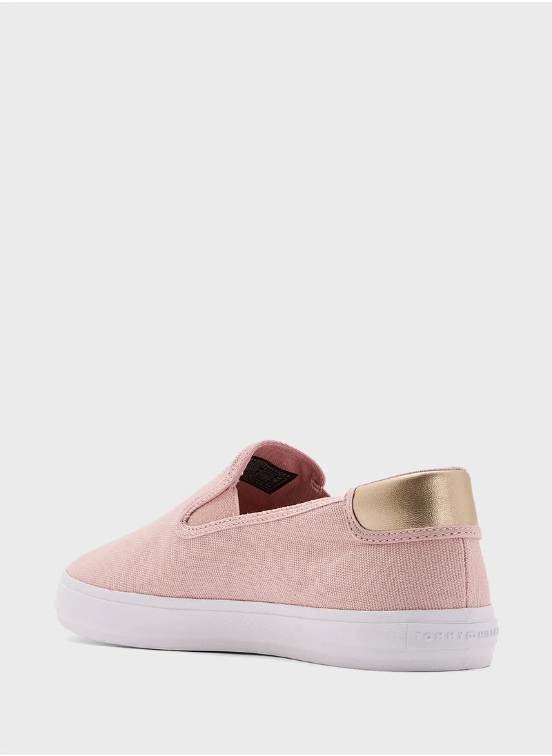 تومي هيلفيغر VULCANISED CANVAS SLIP ON TRAINERS