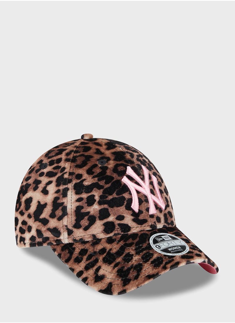 NEW ERA - 9Forty New York Yankees Velour Cap - Image 1
