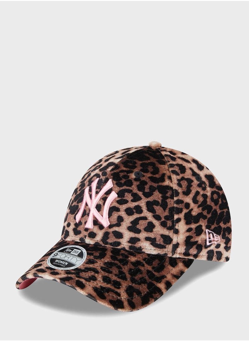 NEW ERA - 9Forty New York Yankees Velour Cap - Image 1