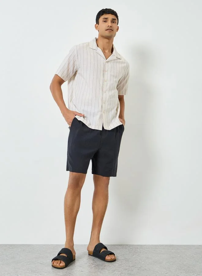 تايك تو Men Black Drawstring Waist Pocket Detail Shorts