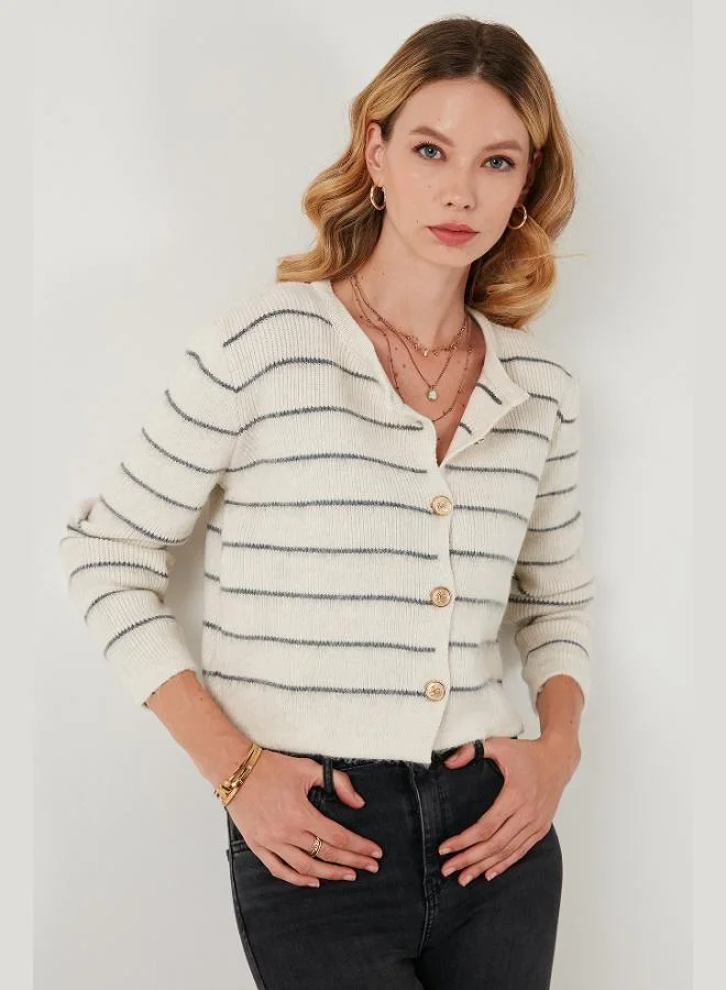 ليلا كارديجان نسائي ليلا بقصة قياسية بنقشة مخططة ونسيج ناعم