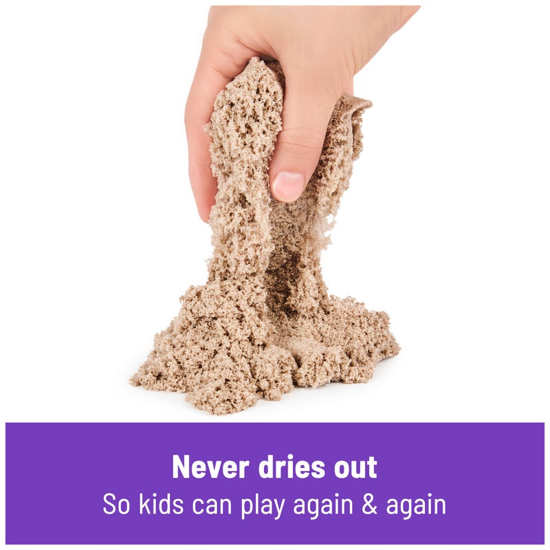 Kinetic Sand رمل كينيتك، صندوق رمل قابل للطي مع 2 رطل من الرمل للعب، 7 قوالب وأدوات، صندوق تخزين، ألعاب حسية، هدايا العطلات وملحقات للأطفال من سن 3 سنوات وما فوق - Image 5