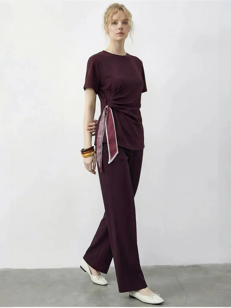 بيانكو لوتشي LUCCI T-Shirt and Pants Two-Piece Set with Accessory Detail
