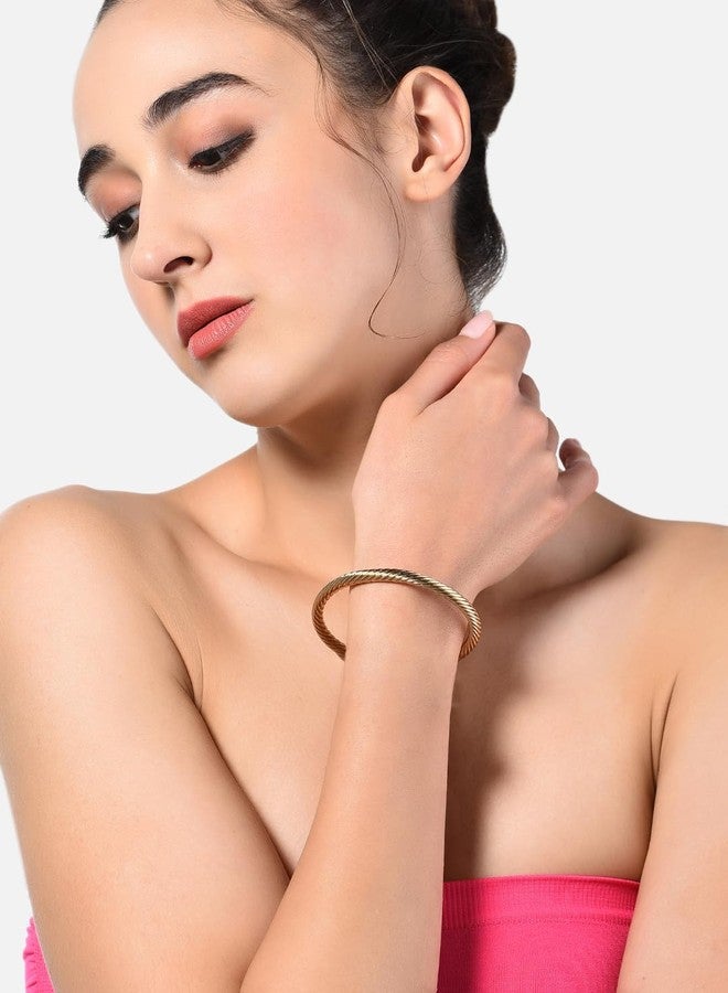 أيه إم أي سوار أنيق وعصري قابل للتعديل للنساء من Ami، مطلي بالذهب - ZPFK20780 - Image 5