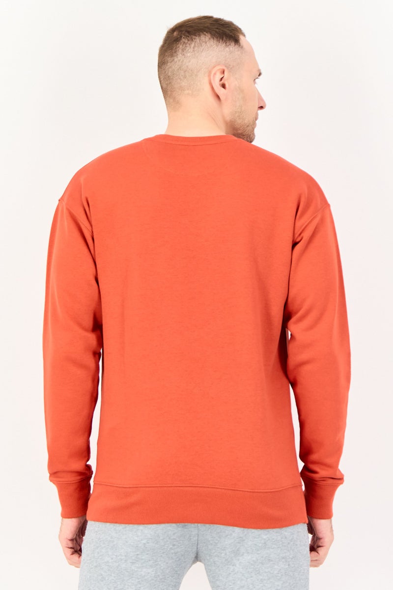 UNDER ARMOUR سويت شيرت رياضي للرجال بأكمام طويلة مناسب في الهواء الطلق، برتقالي - Image 3