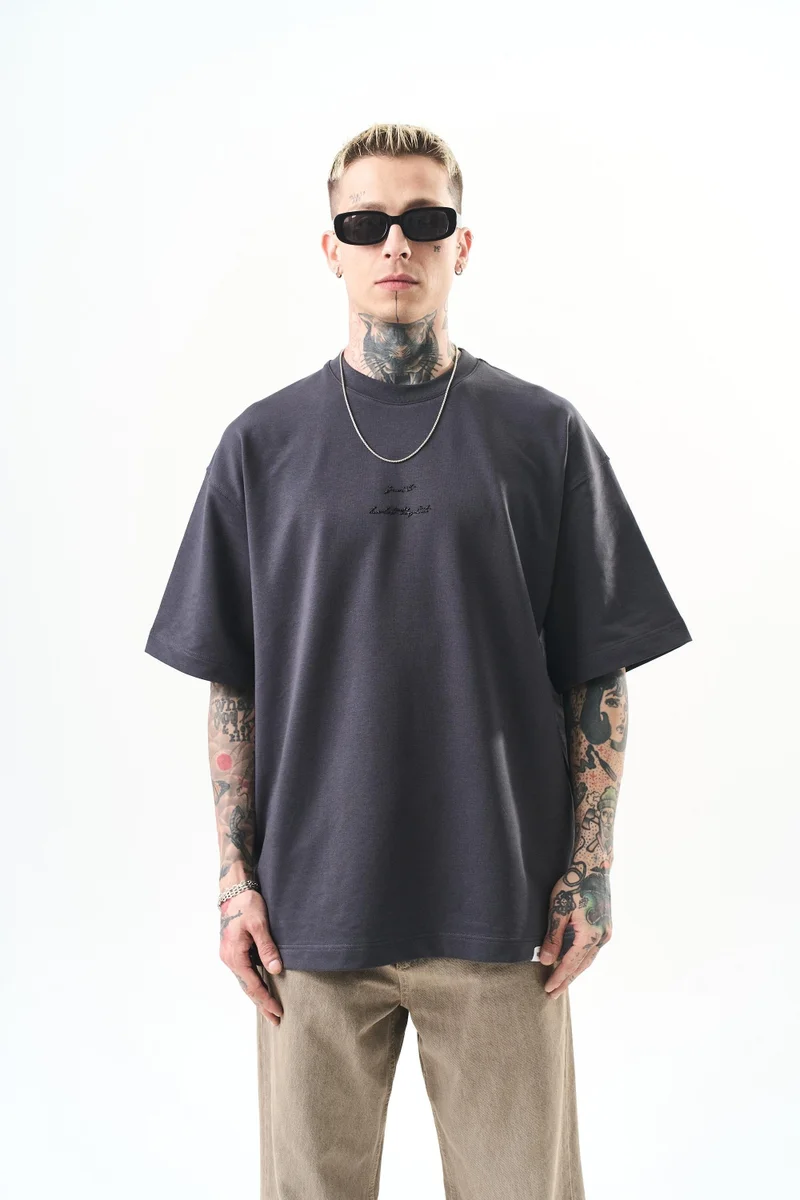 RESPIRE Men's Just Hold Embroidered Oversize T-Shirt, Smoked Grey (Füme)