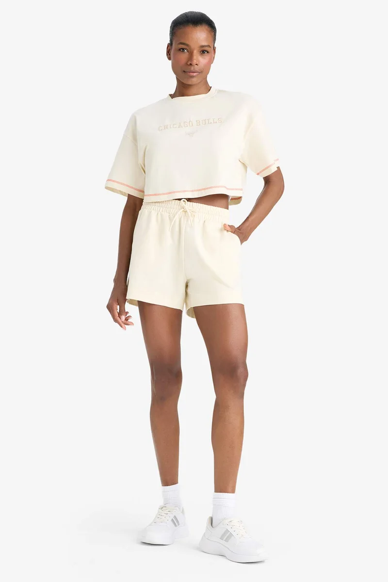 ديفاكتو Chicago Bulls Licensed Crop Crew Neck Short Sleeve T-Shirt