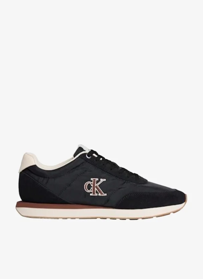 Essential Retro Runner in Mixed Materials Sneakers