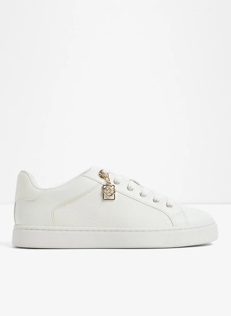 الدو إلجاتا سنيكرز بقصة منخفضة