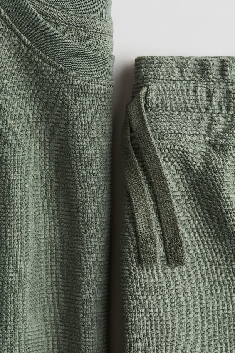 H&M 2-piece T-shirt and shorts set